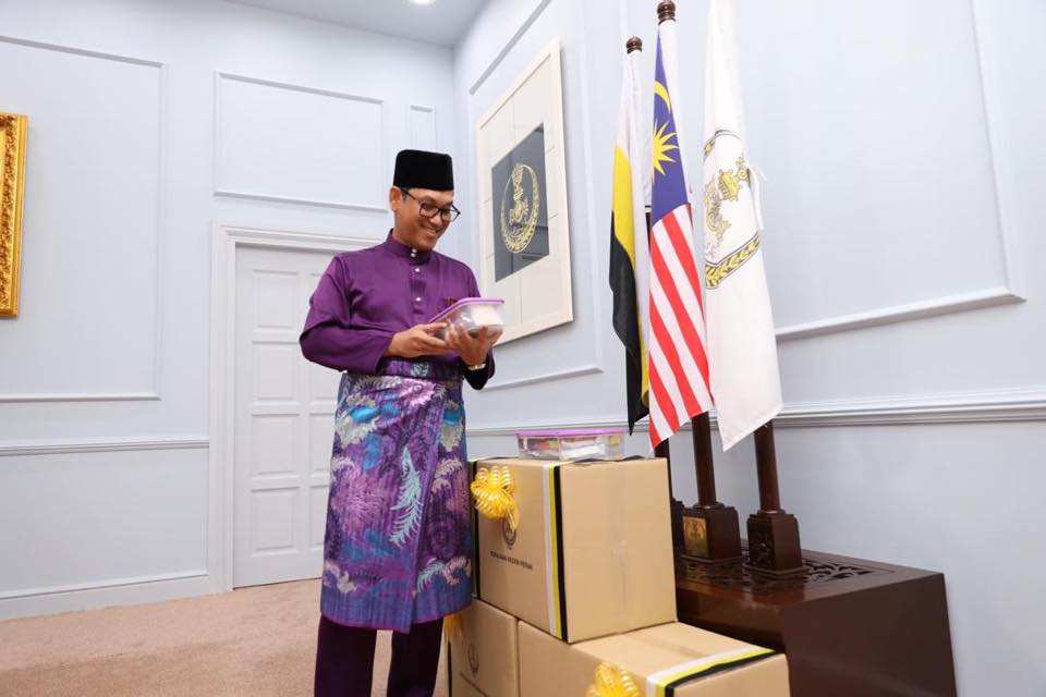 MB PEJA SAMPAIKAN DANA KEPADA PENGGIAT SENI