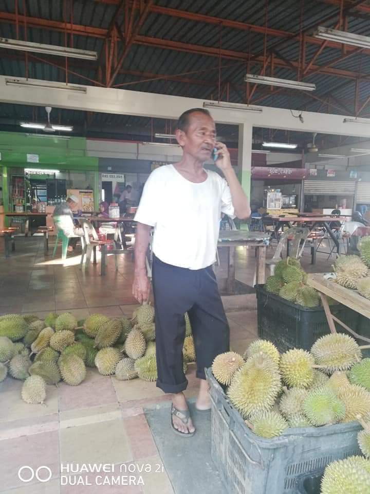 DURIAN PAK KERIA LARIS DI BATU KURAU