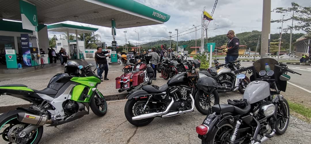 Ride Amal Pengkalan Hulu hulur sumbangan kepada Pondok Pak Teh