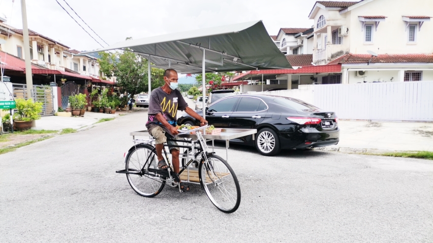 ​ Uncle Yip dah dapat basikal!