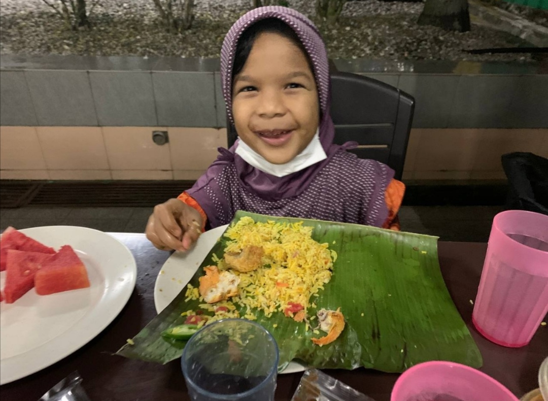 "Tak kisah dapat makan apa pun"- Anak Yatim