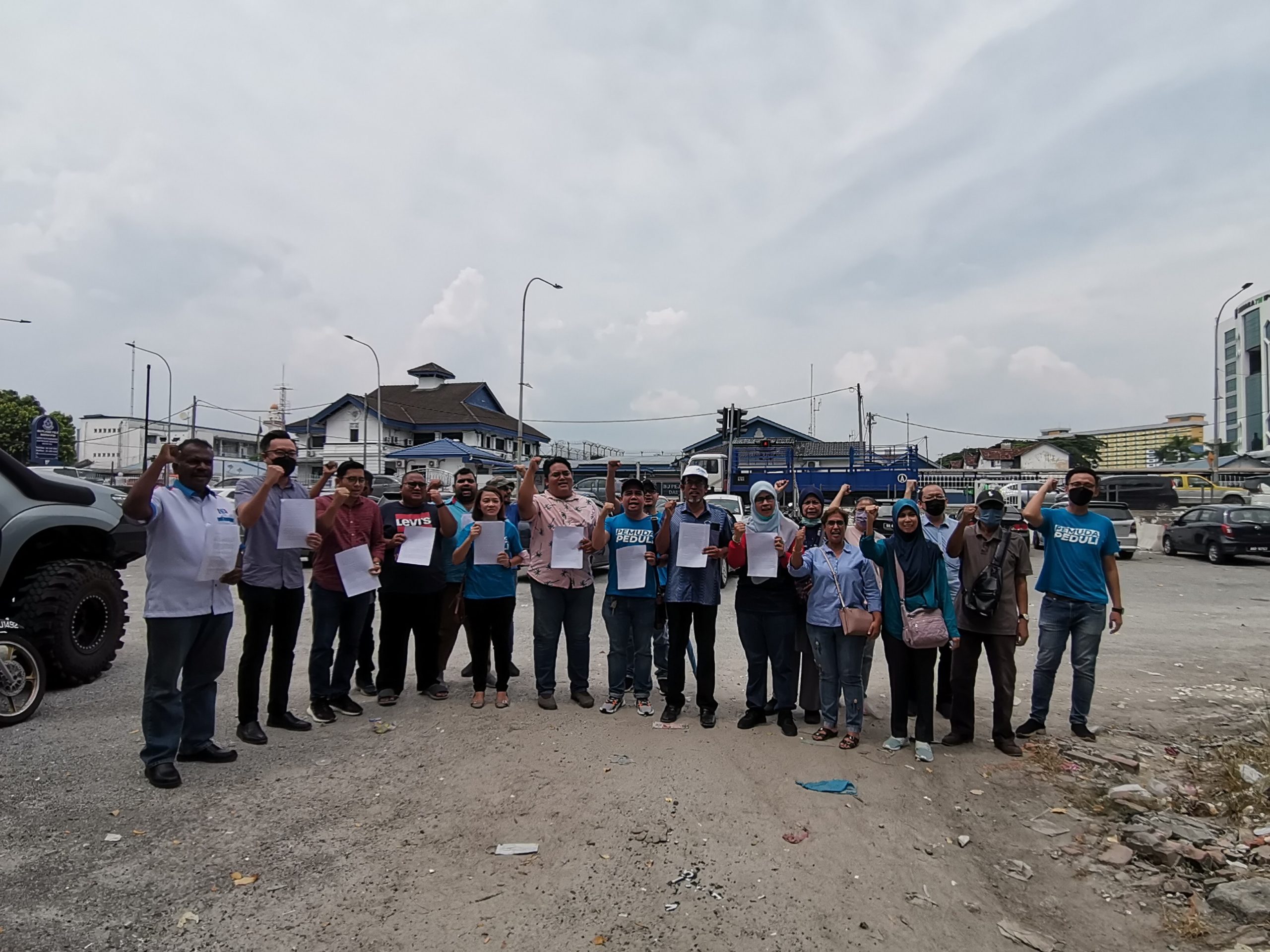 Enam cabang PKR Perak buat laporan polis terhadap Najib Razak