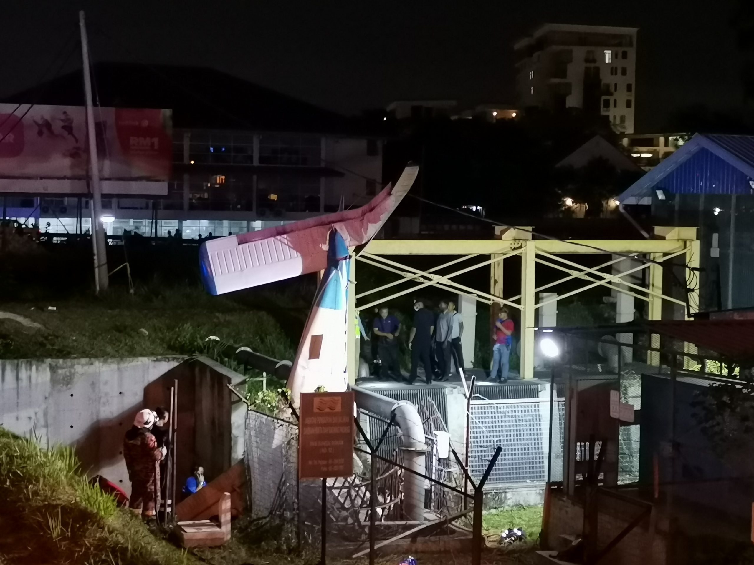 Pesawat ringan terhempas, 1 maut, 1 cedera