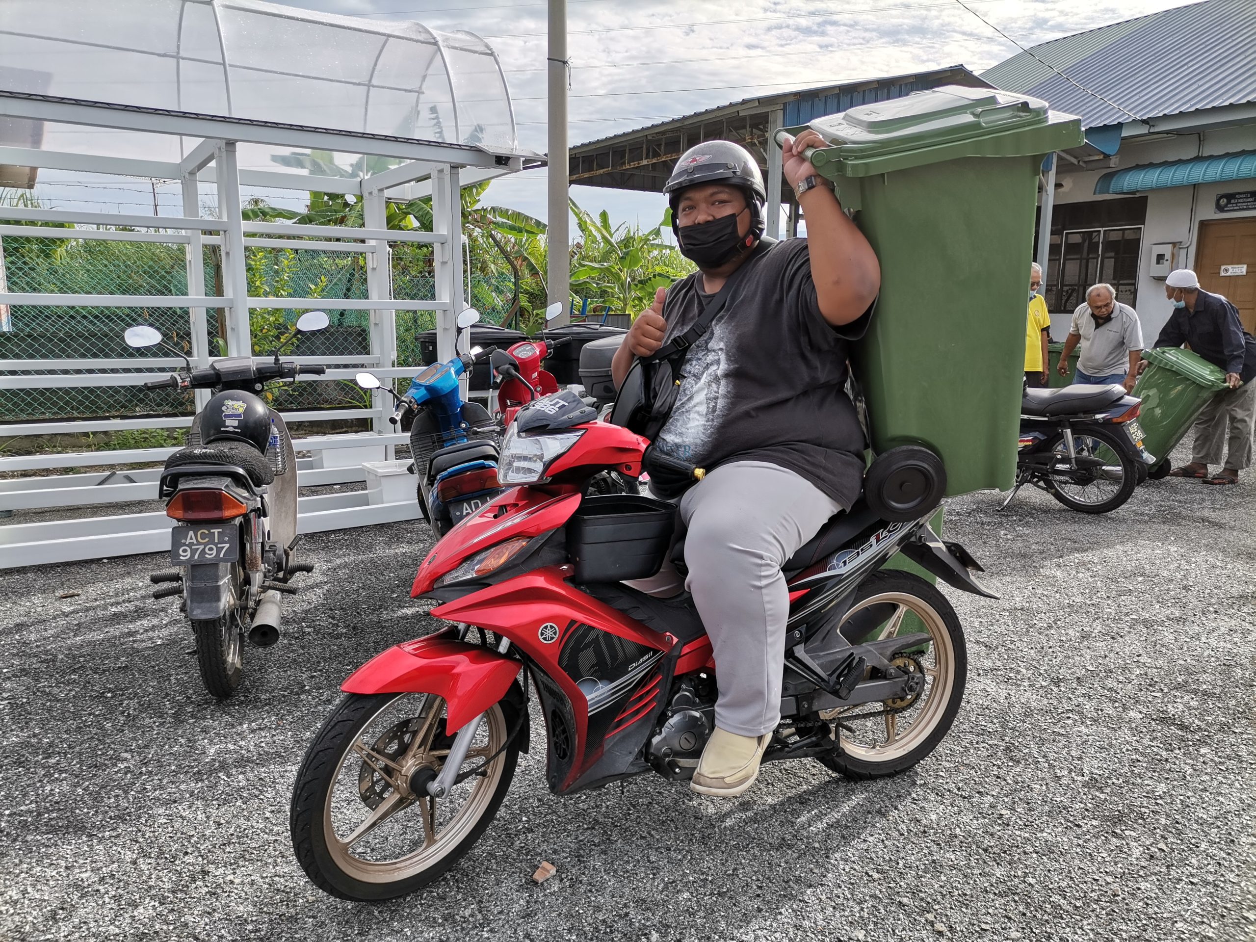 Guna tong sampah secara berhemah, atasi masalah sampah haram