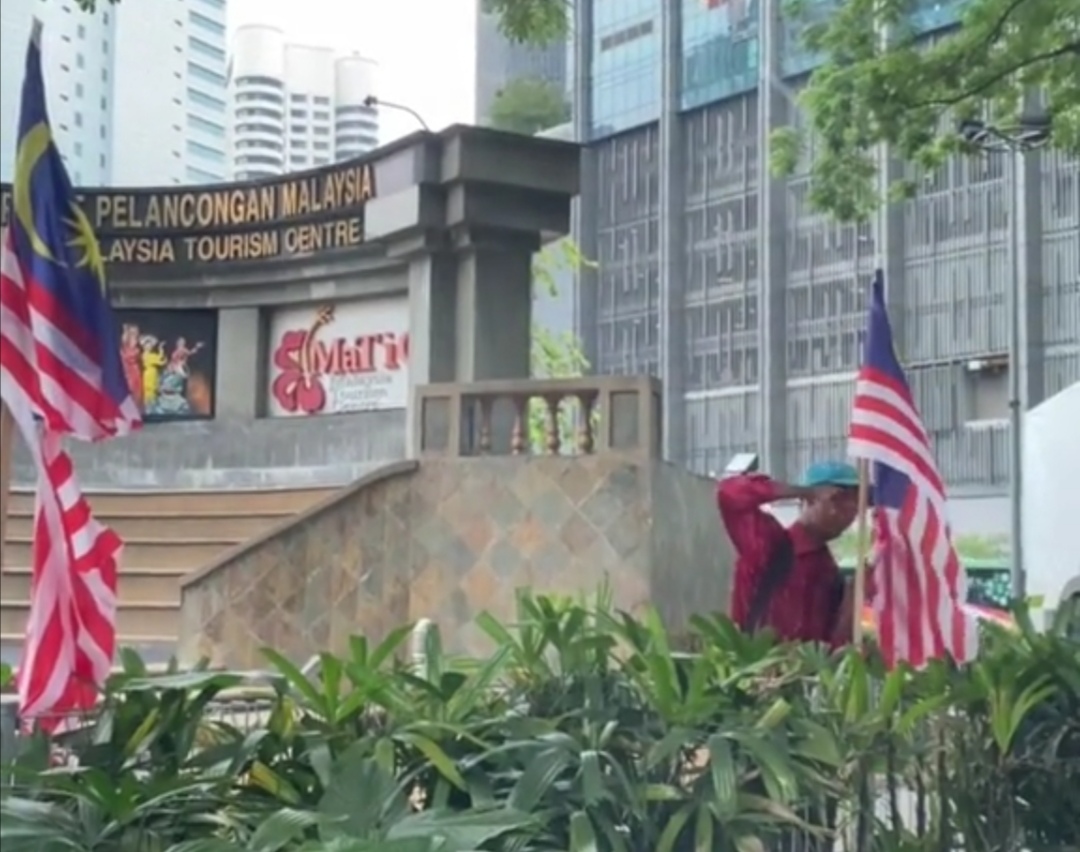 Polis kesan lelaki gunting Jalur Gemilang di ibu kota