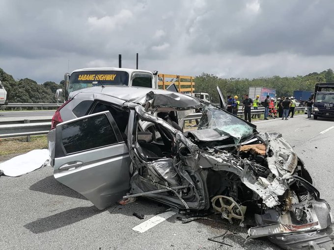 3 sekeluarga maut nahas di Alor Gajah