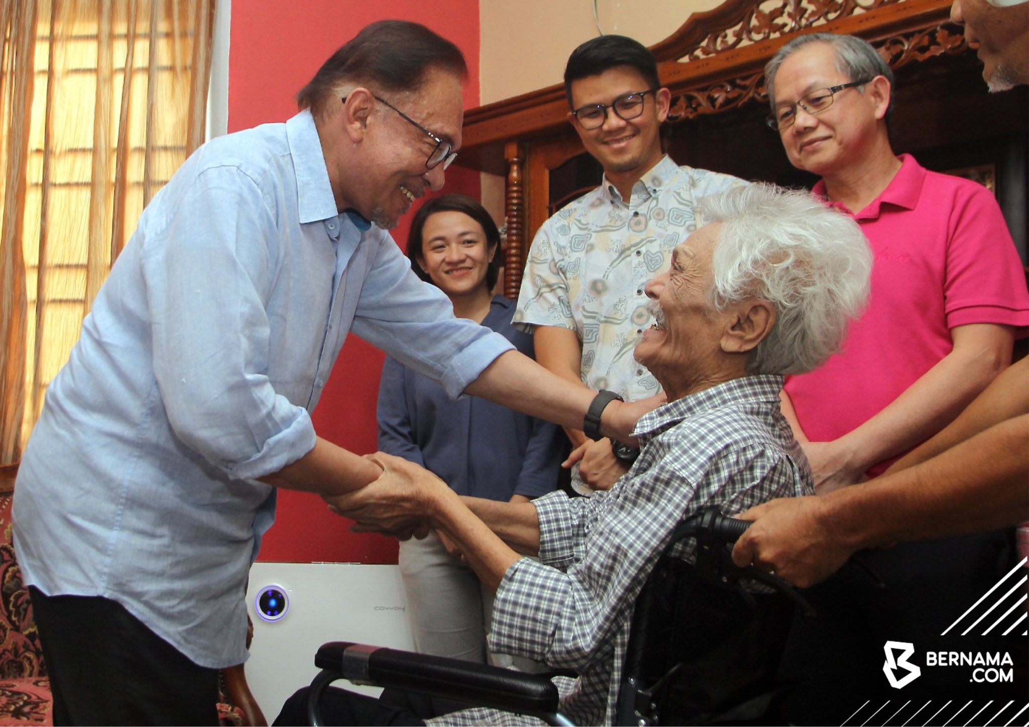 Anwar ziarah rakan MCKK, gamit memori lama selepas 50 tahun tidak bertemu
