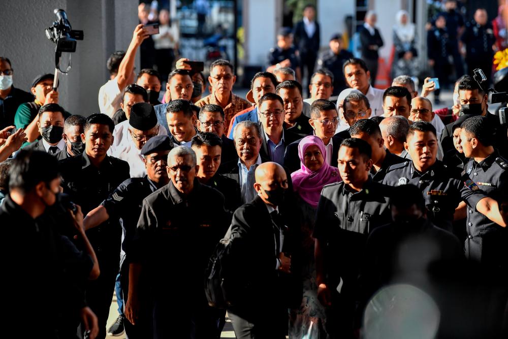 Muhyiddin dibenar ikat jamin RM2 juta enam pertuduhan