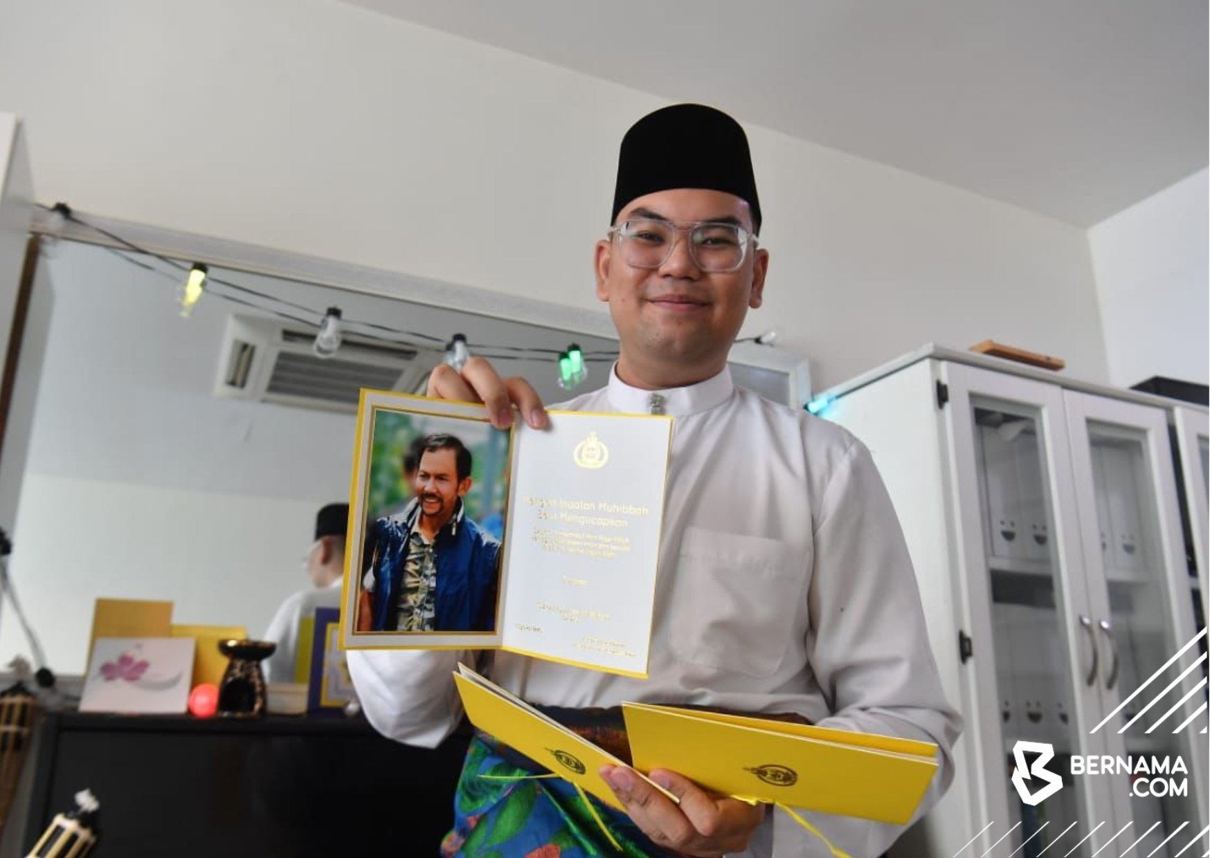 Adza Danial kekal tradisi 'berbalas' kad raya dengan Raja-Raja Melayu, kenamaan