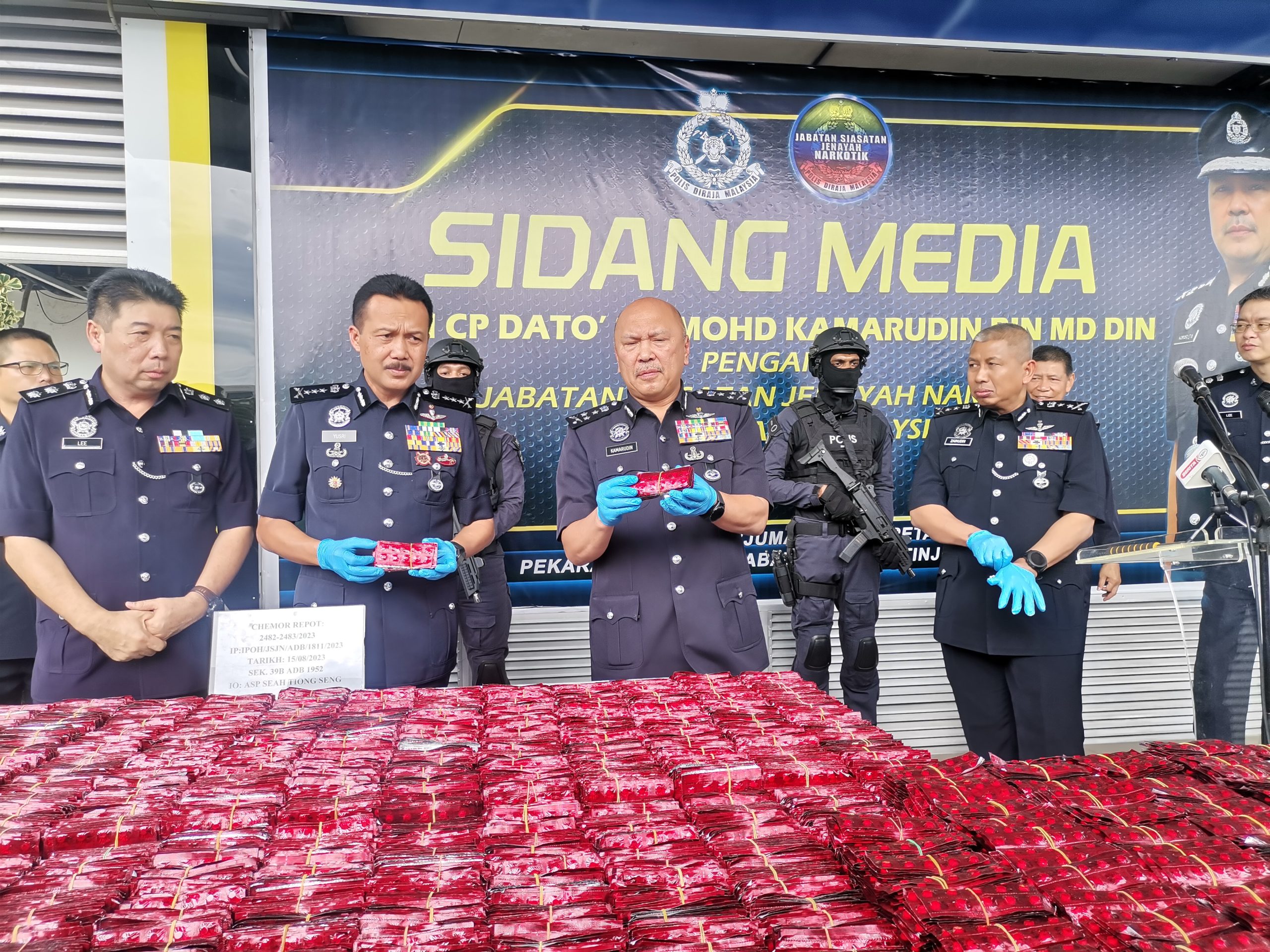 Polis Perak serbu banglo makmal dadah, rampas Erimin 5 lebih RM30 juta