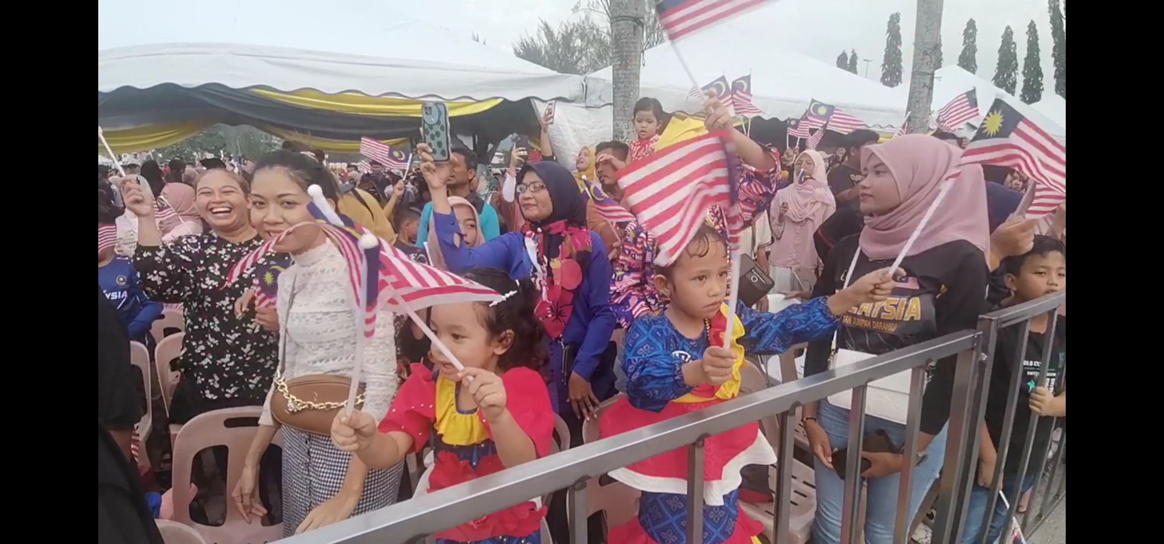Sultan Nazrin saksi perbarisan Hari Kebangsaan bersama 25,000 pengunjung