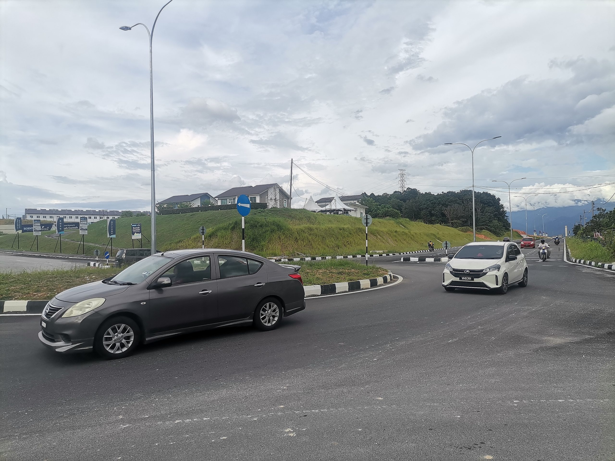 Penduduk gesa pasang papan tanda, bonggol di Jalan Meru Raya - Klebang, elak tragedi