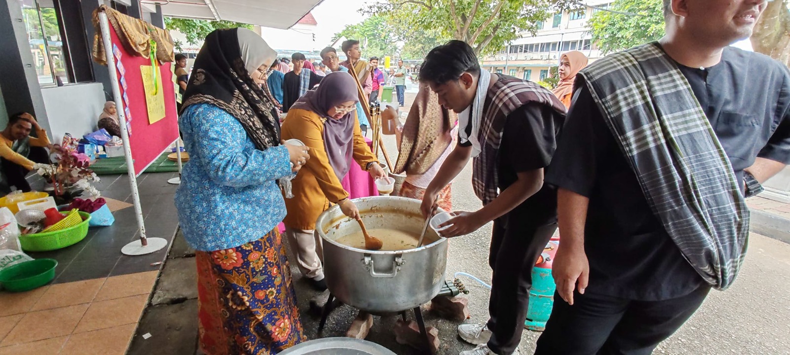 PTPTN EDAR 1,200 BEKAS BUBUR LAMBUK KEPADA WARGA PUO