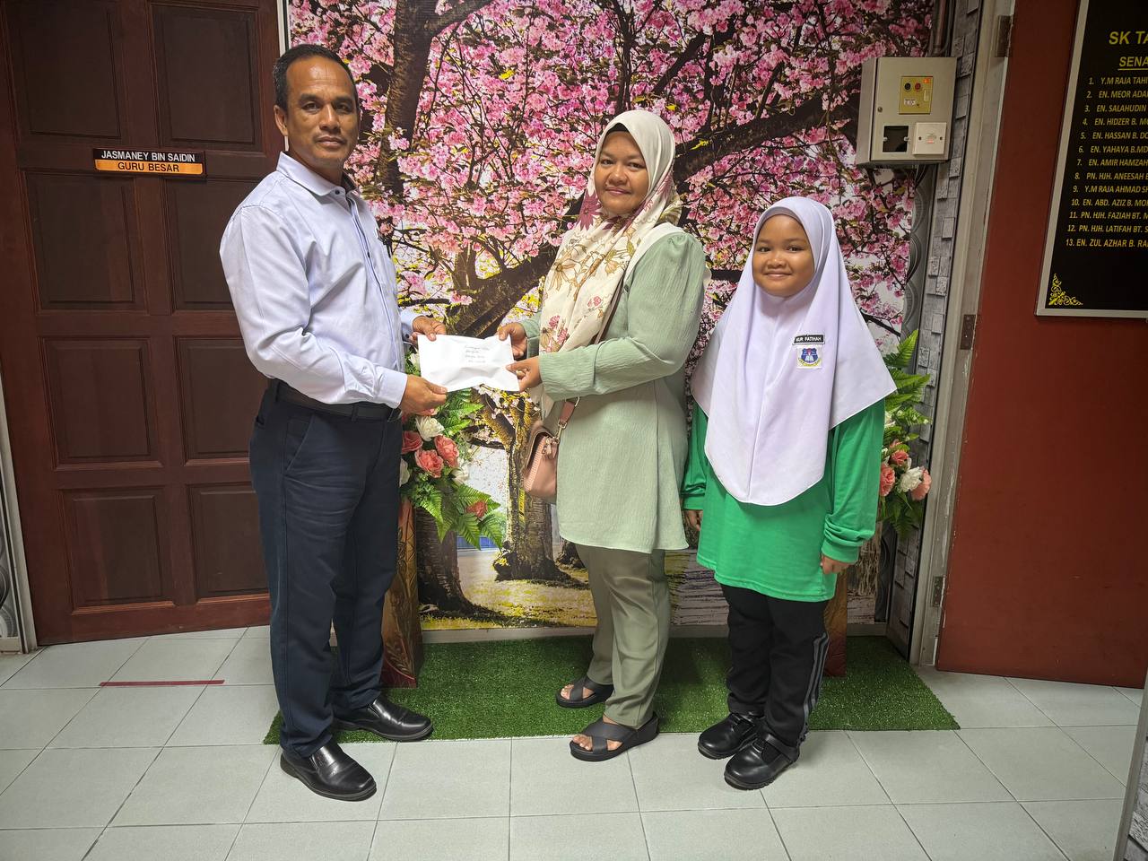 SEKOLAH PENYAYANG , SEKOLAH PRIHATIN.