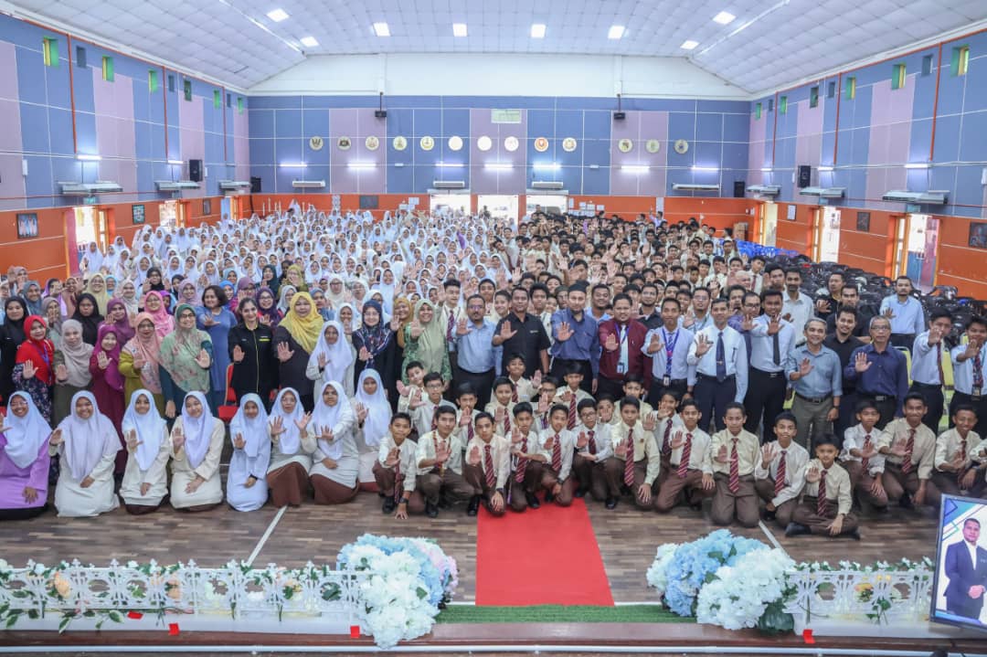 SPRM KONGSI MESEJ ANTIRASUAH BERSAMA 598 ORANG PELAJAR MRSM LENGGONG PROGRAM WIRA ANTI RASUAH (WAR).