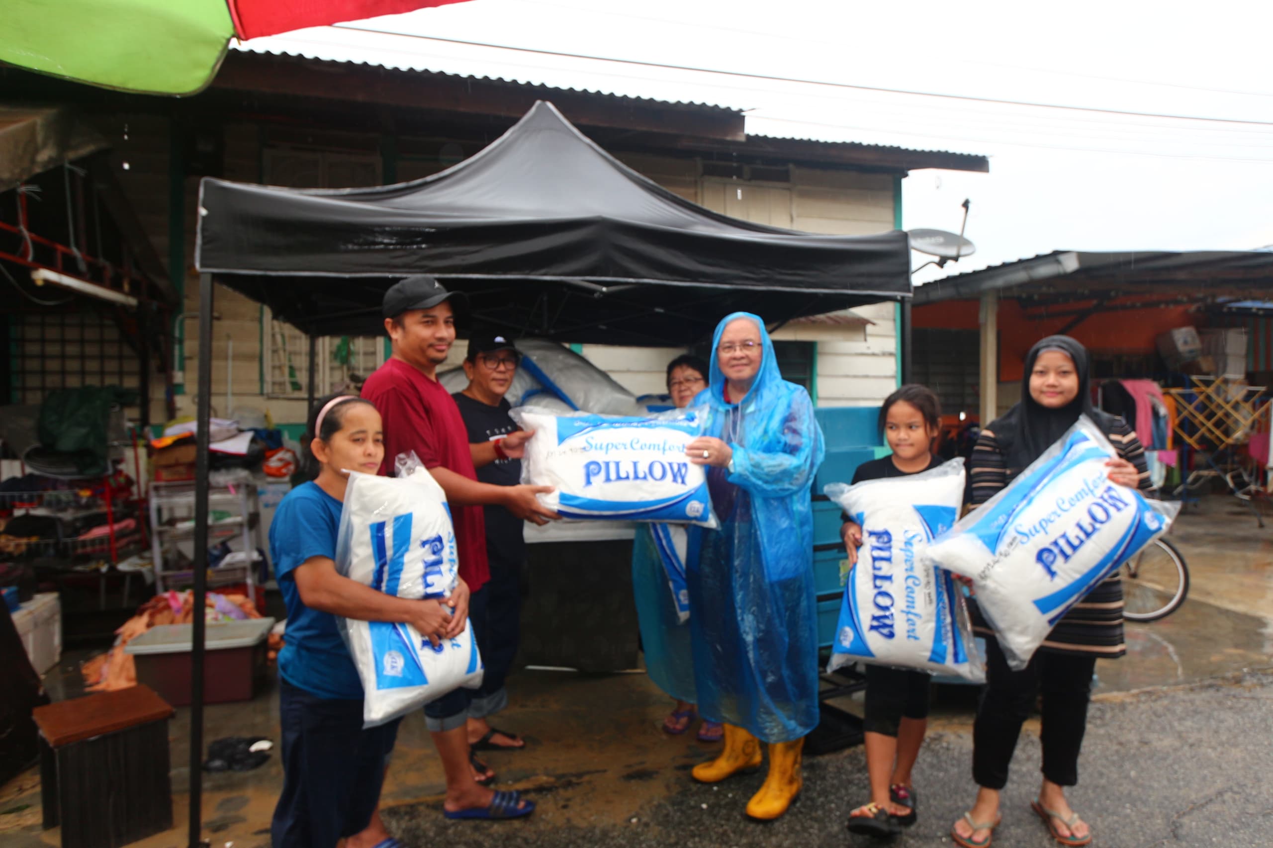 LIONS CLUB of PERAK SILVER STATE HULUR BANTUAN KEPADA MANGSA BANJIR