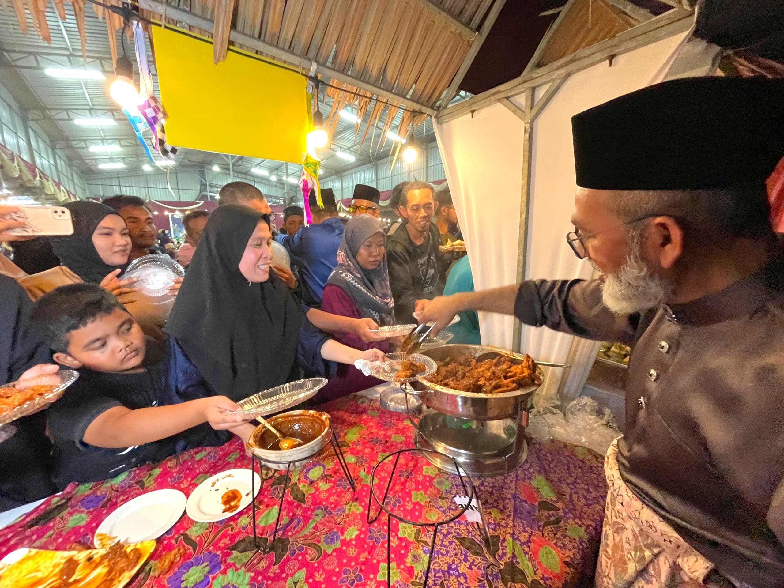 JAMUAN HARI RAYA AIDILFITRI PARLIMEN BUKIT GANTANG DISAMBUT MERIAH