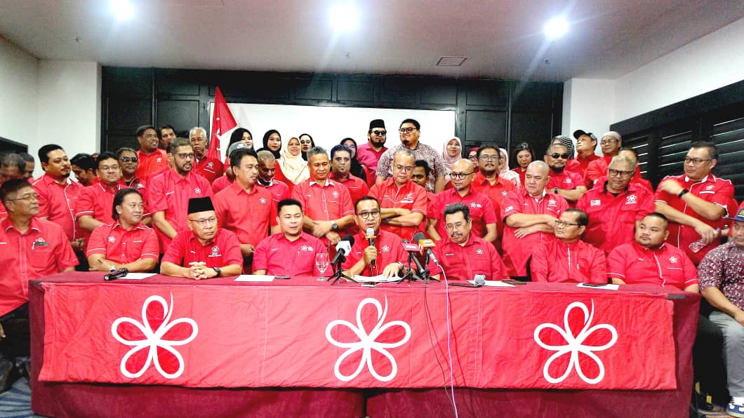 14 BAHAGIAN BERSATU PERAK DESAK PRESIDEN UNDUR DIRI