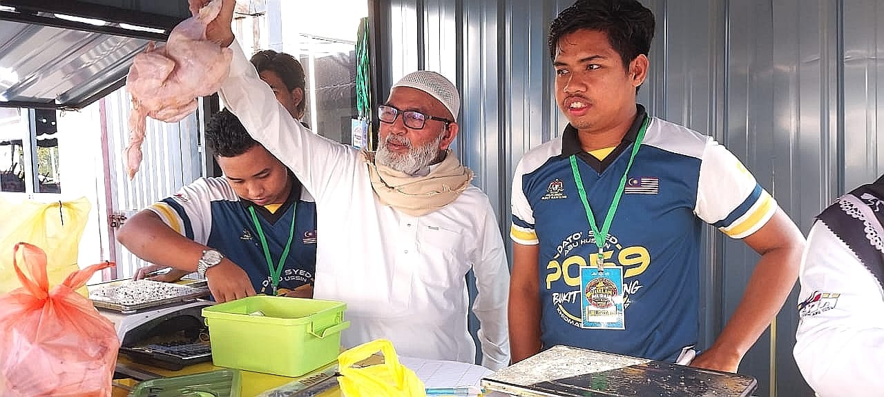 HAMPIR 2000 PENGUNJUNG HADIR SEMPENA JUALAN MURAH MADANI PARLIMEN BUKIT GANTANG.